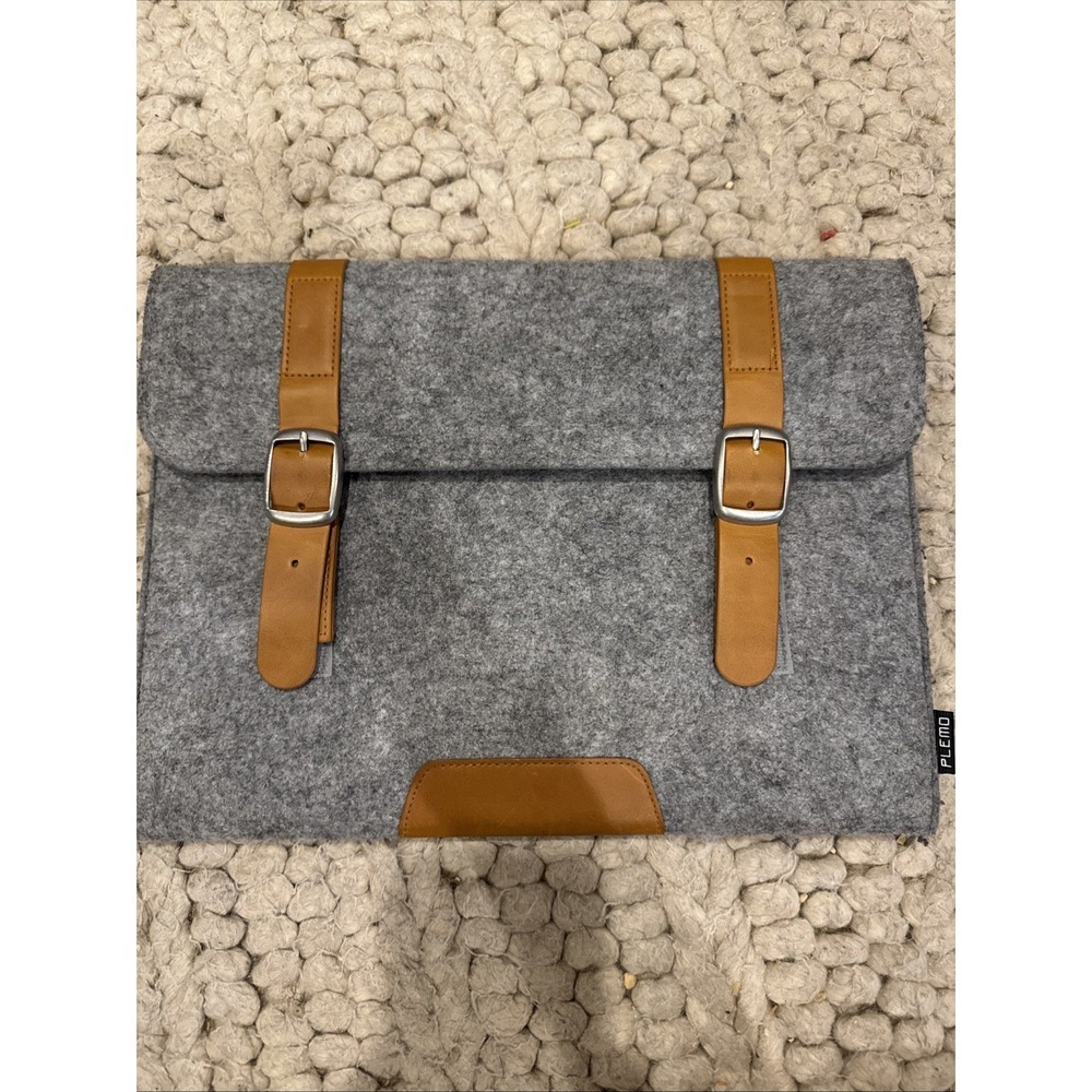 Plumo Felt Laptop Holder MacBook 10x13.5 Inch Light Gray Leather Accents NWOT